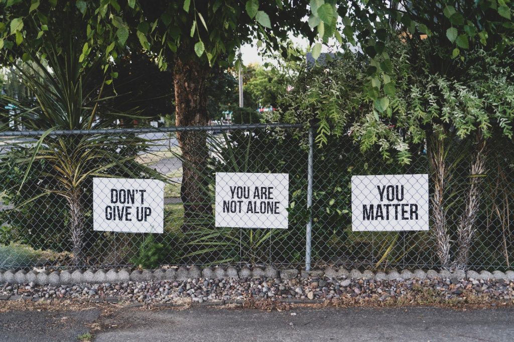 Motivating signs hung on barbed wires.
